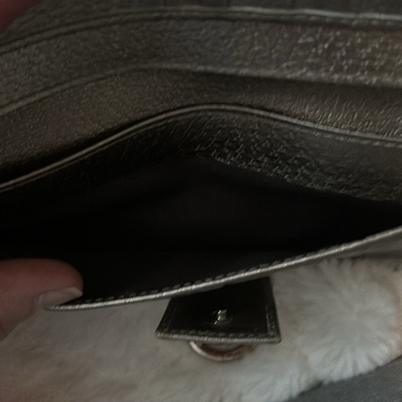 GUCCI Flap/Snap wallet GG Canvas leather trim authentic snap are tight - Picture 8 of 12